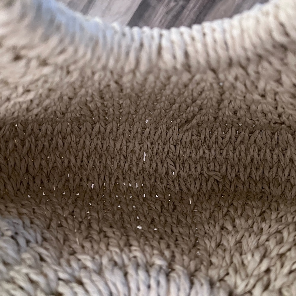 Elegant Tan Woven Handbag - Picture 4 of 5